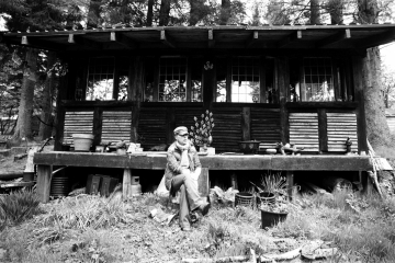 10-Woman-and-her-hut-Hut-near-Cuilts-Road-Carbeth