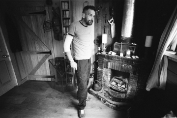 32-Tommy-in-his-hut-Carbeth-1