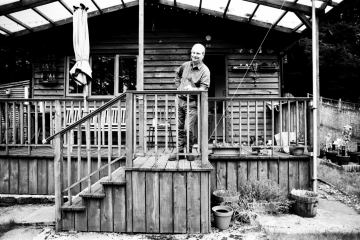 33-Tom-outside-his-hut-Carbeth