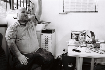 08-Tommy-in-the-office