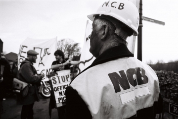 12-Miner-with-NCB-donkey-jacket-Kellingley-Colliery-closure-march