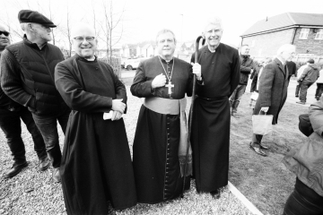 36-Bishop-of-Wakefield-and-priests-Lofthouse