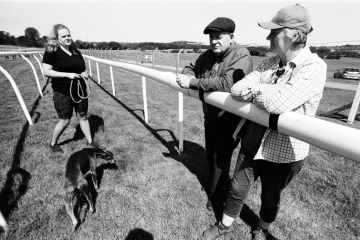 35-75-Whippet-racing-Pontefract