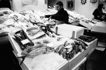 0006-Fishmonger-Leeds-Kirkgate-Market